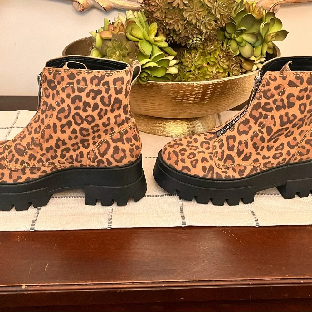 Gianni Bini Leopard Print Lug Soles Size 8 Zip Up Platform Chunky Heavy